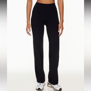 TnAction
TNABUTTER™ ATMOSPHERE WIDE HI-RISE LEGGING